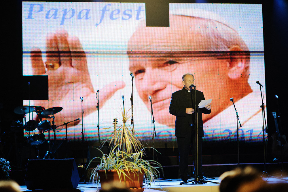 16. PAPA FEST